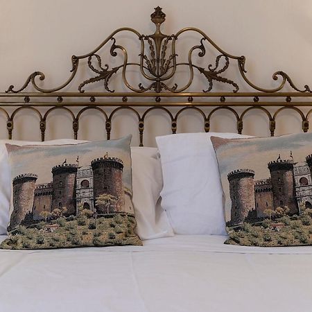 Domus Borbonica Bed & Breakfast เนเปิลส์ ภายนอก รูปภาพ