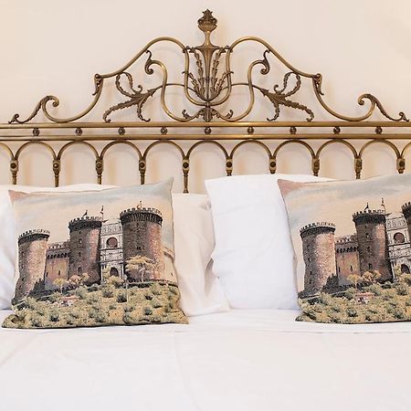Domus Borbonica Bed & Breakfast เนเปิลส์ ภายนอก รูปภาพ