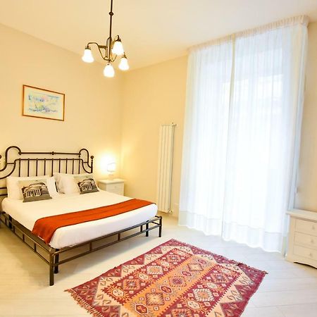 Domus Borbonica Bed & Breakfast เนเปิลส์ ภายนอก รูปภาพ