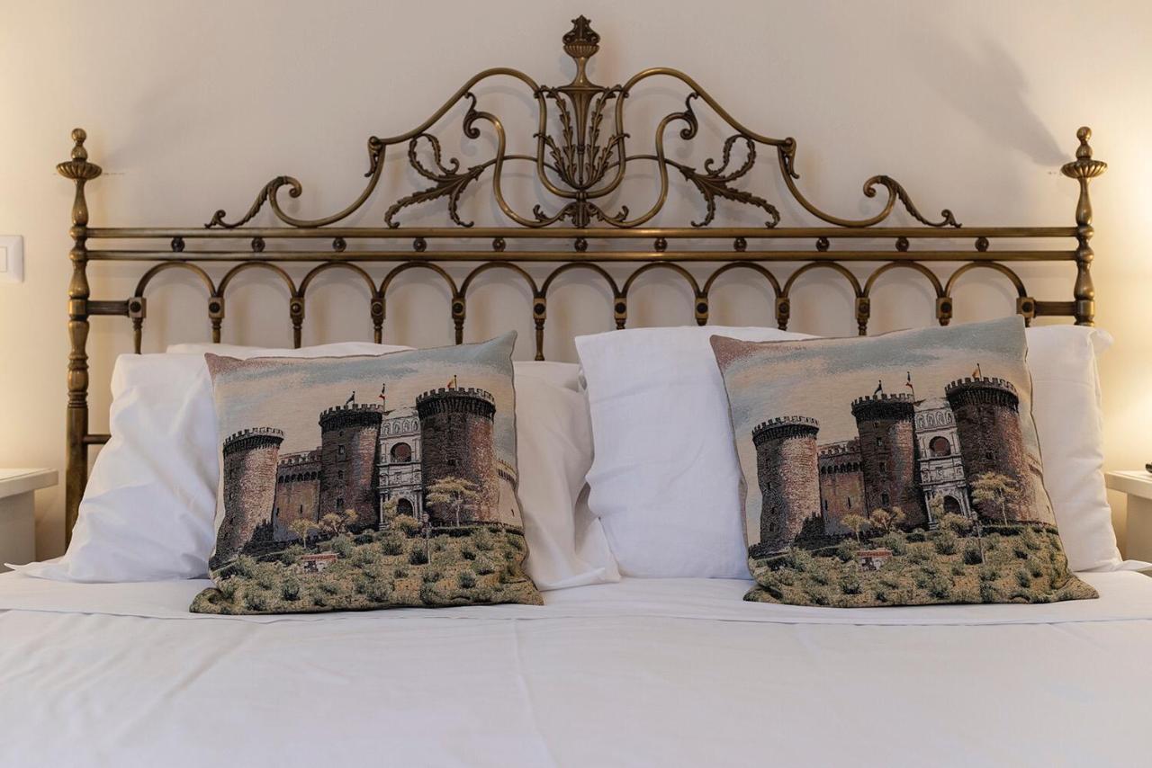 Domus Borbonica Bed & Breakfast เนเปิลส์ ภายนอก รูปภาพ