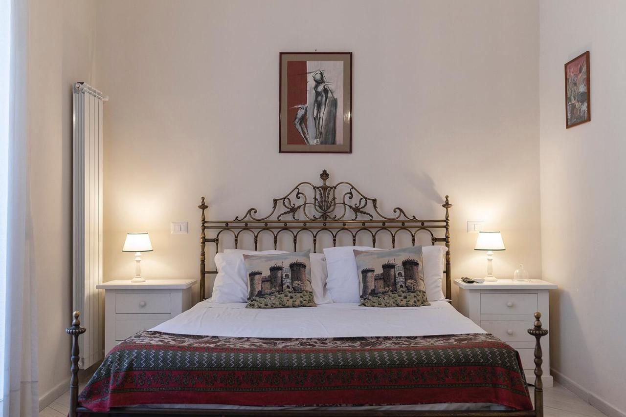 Domus Borbonica Bed & Breakfast เนเปิลส์ ภายนอก รูปภาพ