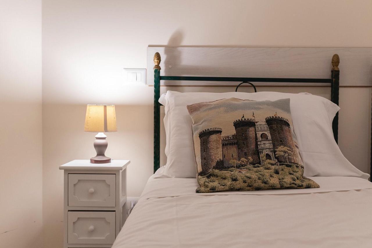 Domus Borbonica Bed & Breakfast เนเปิลส์ ภายนอก รูปภาพ