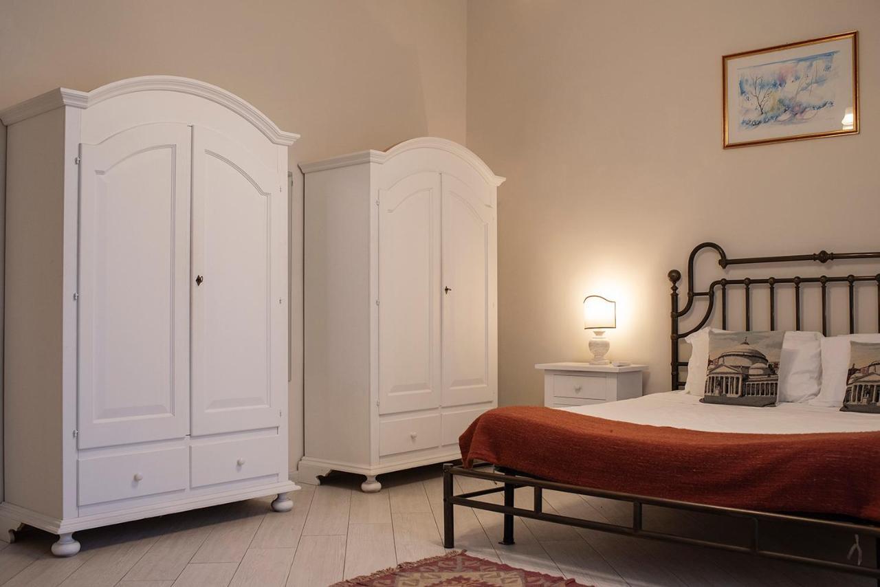Domus Borbonica Bed & Breakfast เนเปิลส์ ภายนอก รูปภาพ