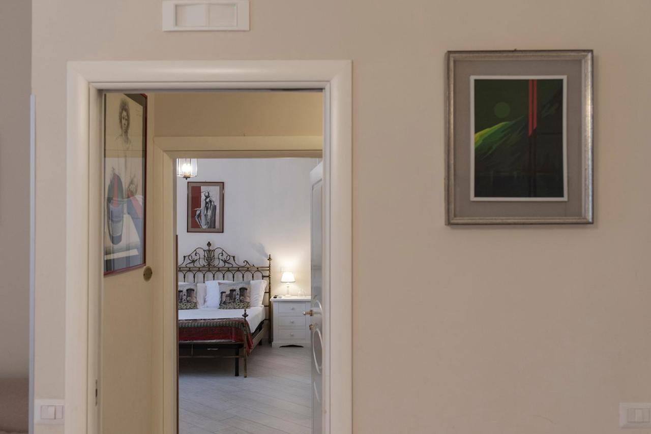 Domus Borbonica Bed & Breakfast เนเปิลส์ ภายนอก รูปภาพ