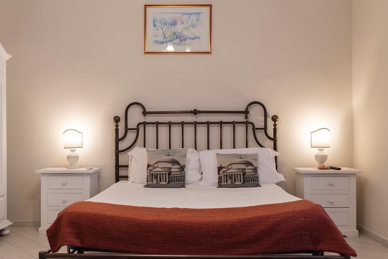 Domus Borbonica Bed & Breakfast เนเปิลส์ ภายนอก รูปภาพ