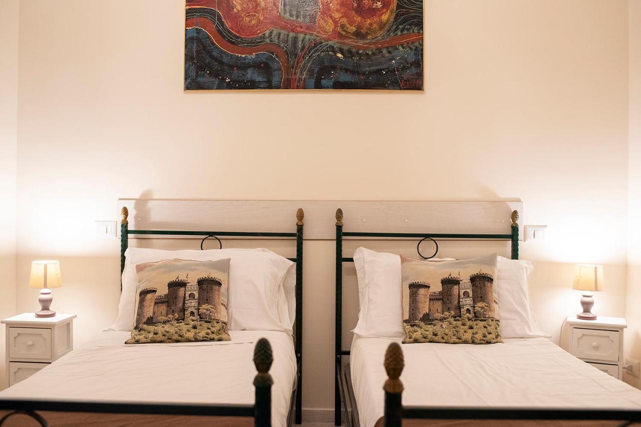 Domus Borbonica Bed & Breakfast เนเปิลส์ ภายนอก รูปภาพ