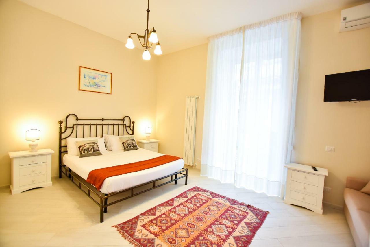 Domus Borbonica Bed & Breakfast เนเปิลส์ ภายนอก รูปภาพ