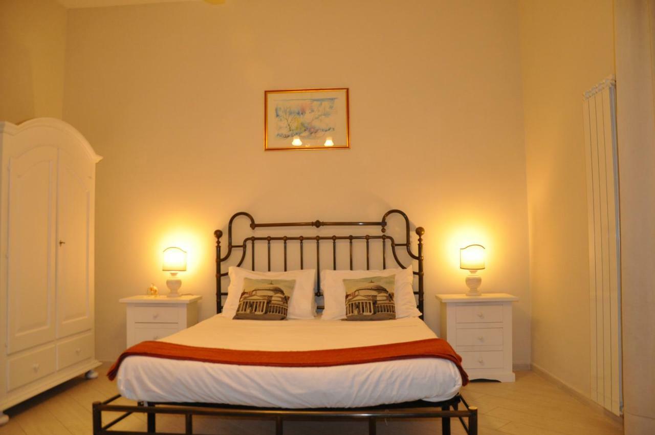 Domus Borbonica Bed & Breakfast เนเปิลส์ ภายนอก รูปภาพ