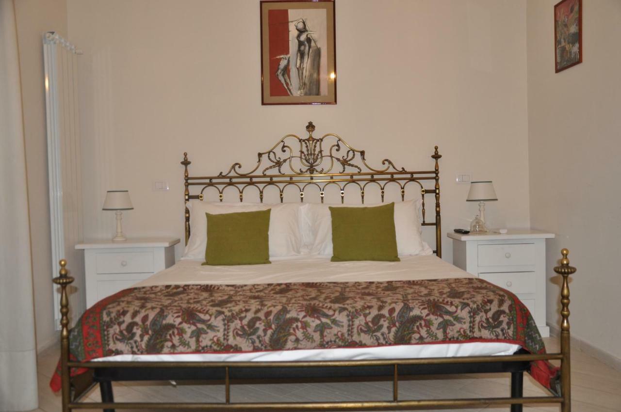Domus Borbonica Bed & Breakfast เนเปิลส์ ภายนอก รูปภาพ