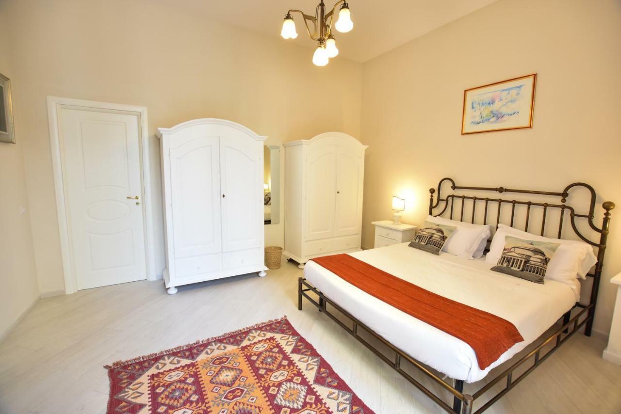 Domus Borbonica Bed & Breakfast เนเปิลส์ ภายนอก รูปภาพ