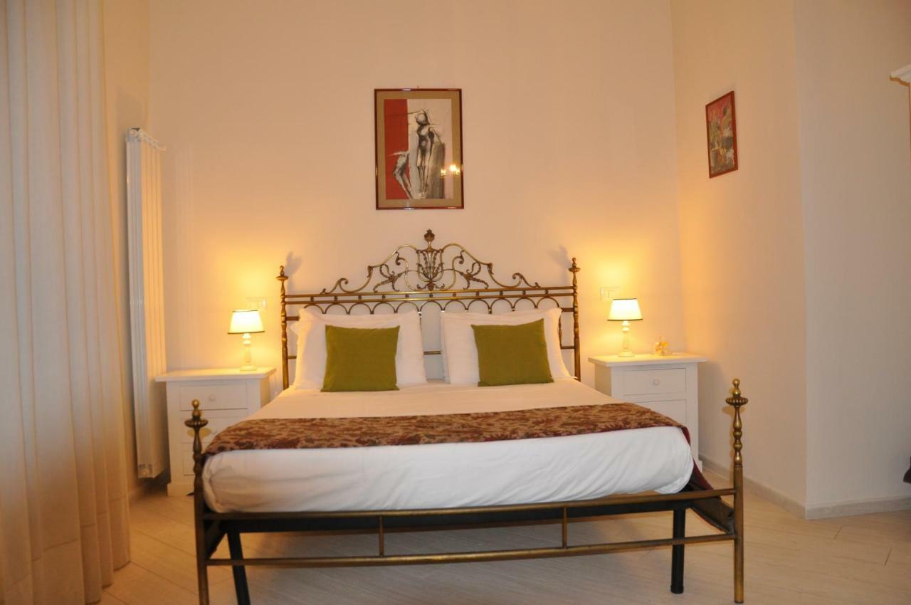 Domus Borbonica Bed & Breakfast เนเปิลส์ ภายนอก รูปภาพ