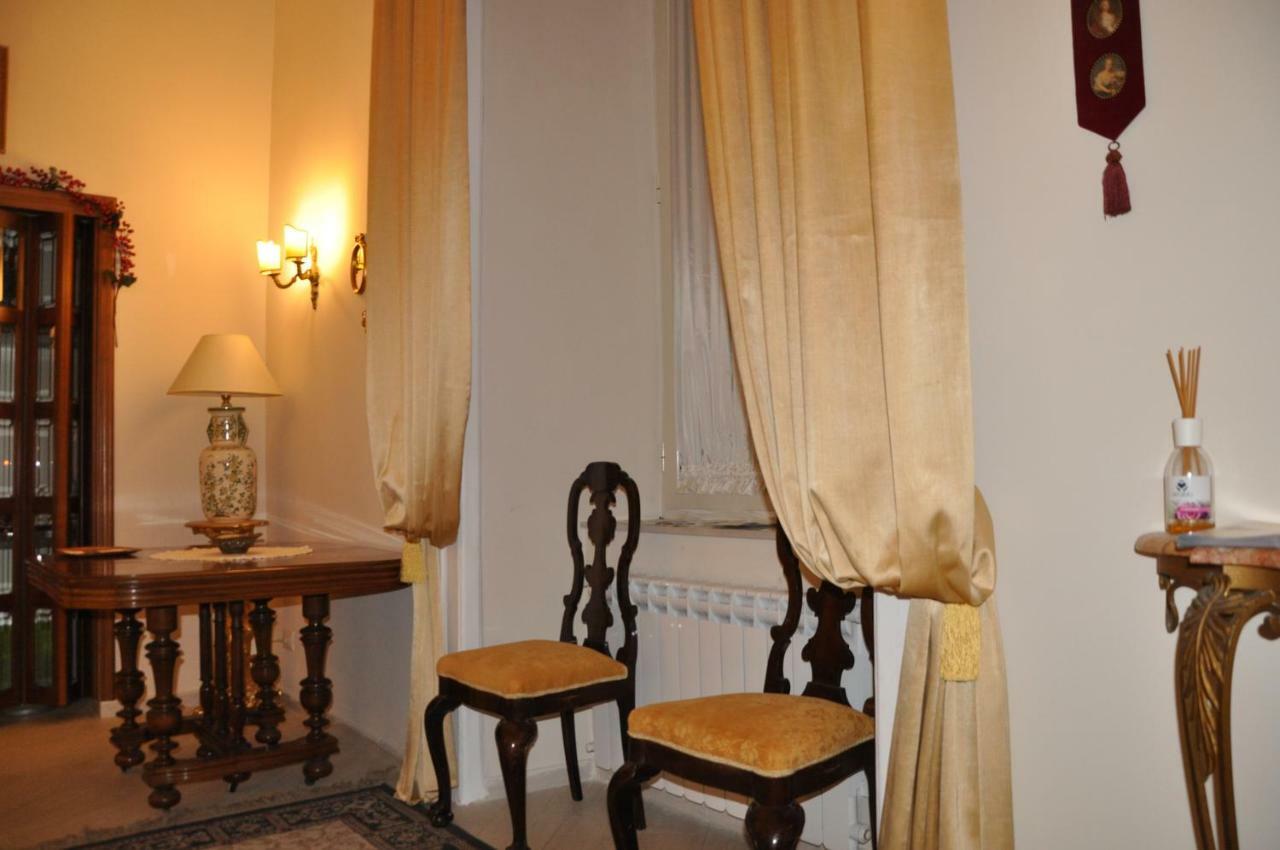 Domus Borbonica Bed & Breakfast เนเปิลส์ ภายนอก รูปภาพ