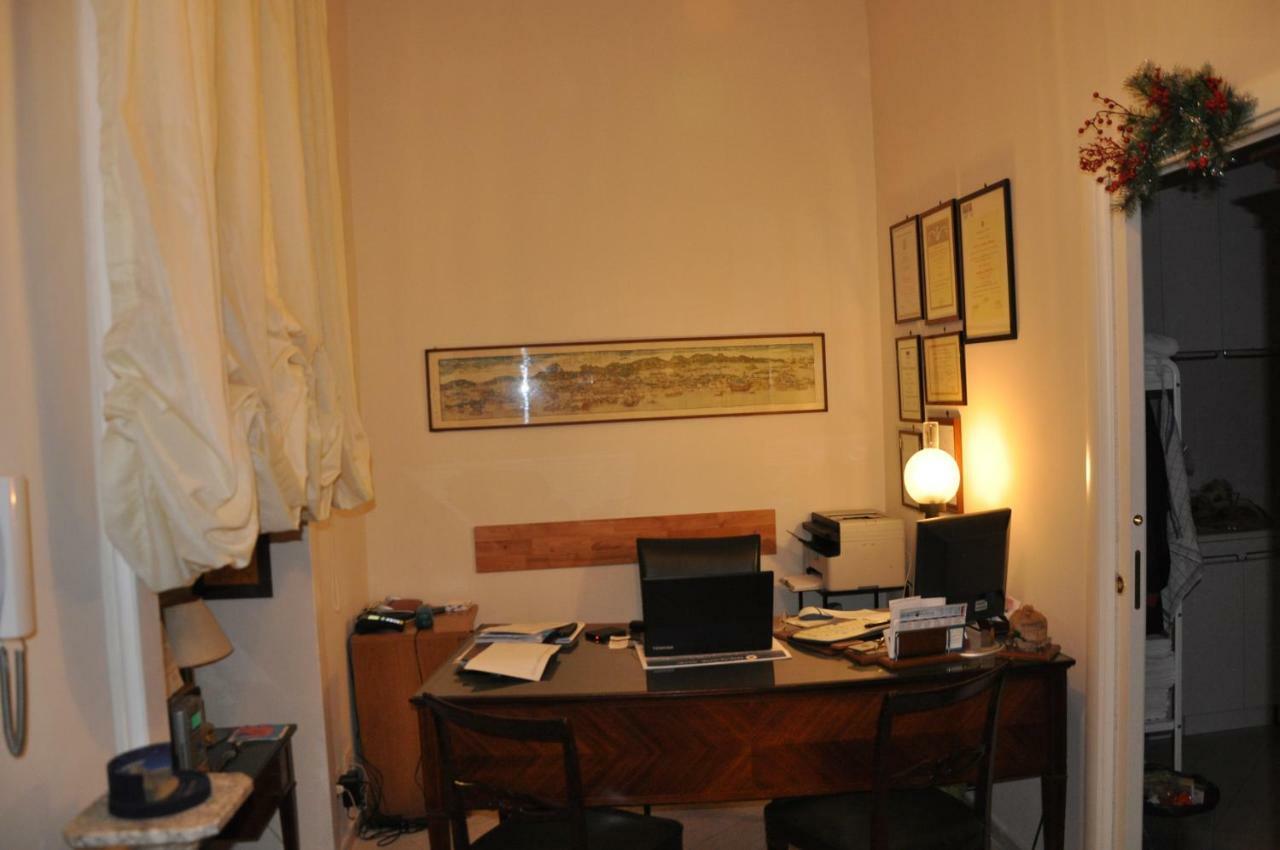 Domus Borbonica Bed & Breakfast เนเปิลส์ ภายนอก รูปภาพ