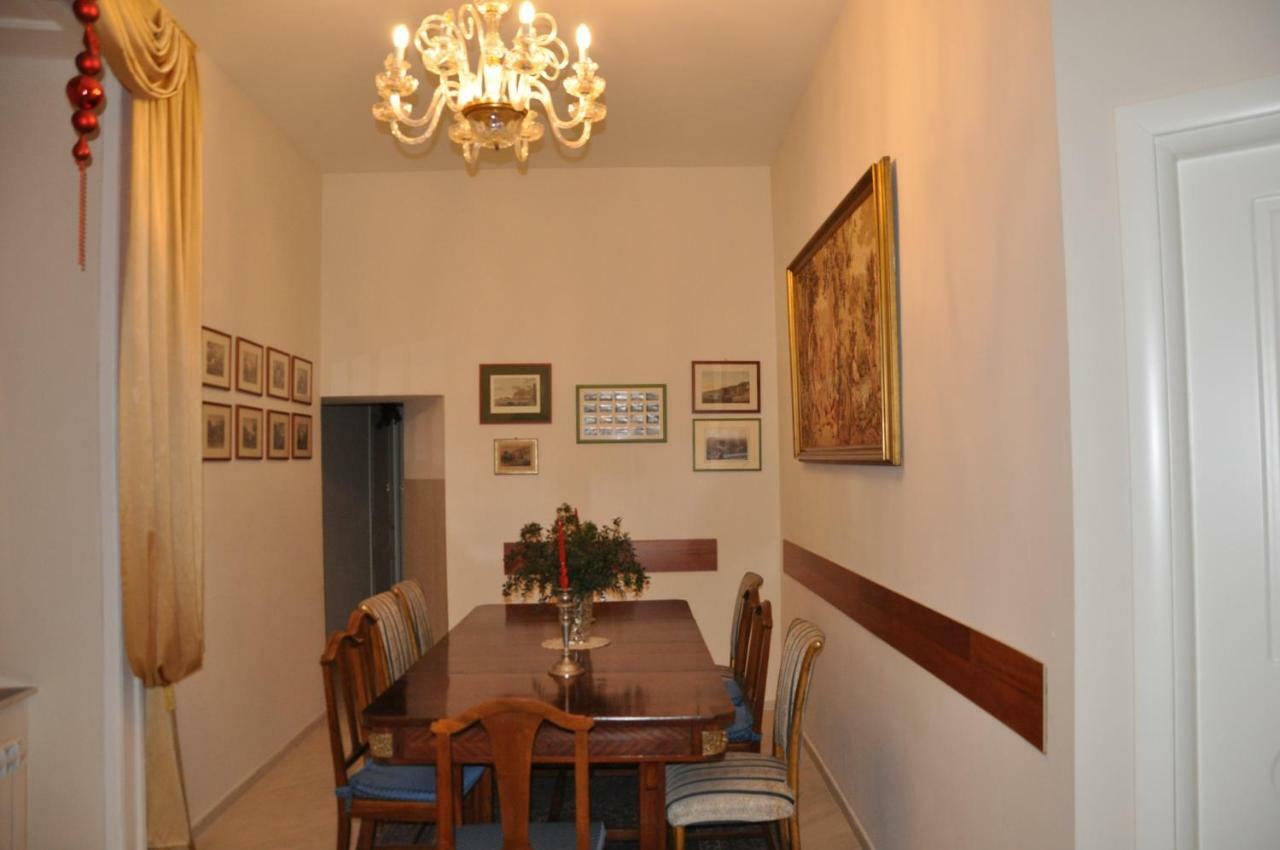 Domus Borbonica Bed & Breakfast เนเปิลส์ ภายนอก รูปภาพ