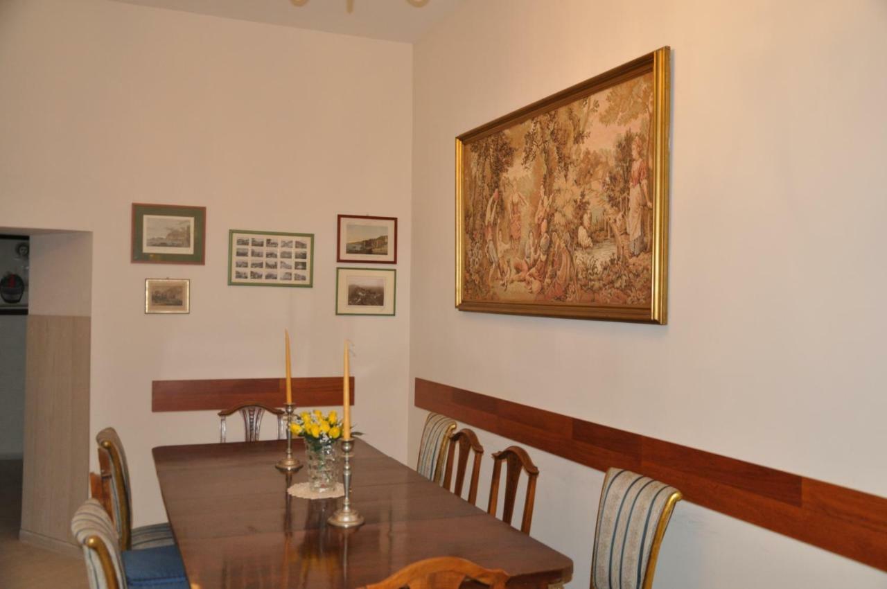 Domus Borbonica Bed & Breakfast เนเปิลส์ ภายนอก รูปภาพ