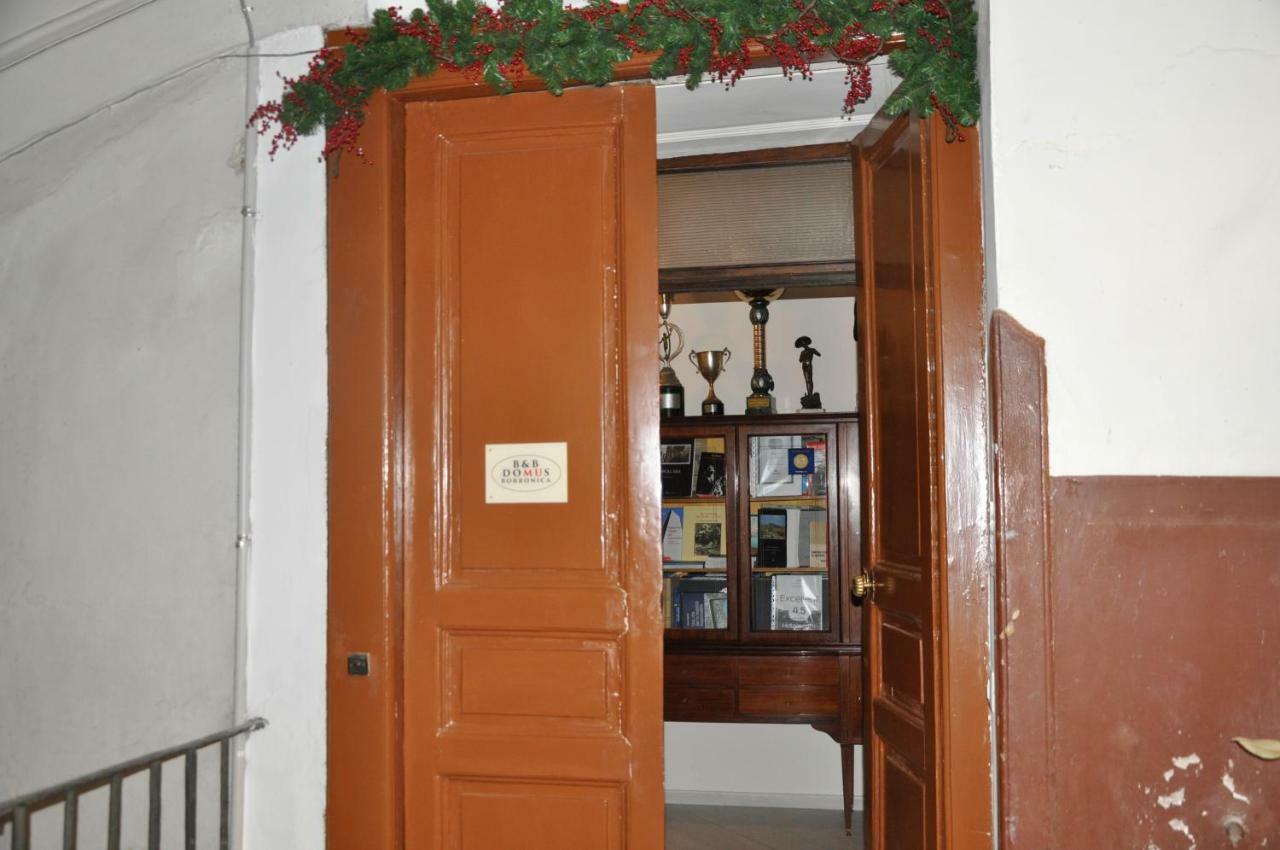 Domus Borbonica Bed & Breakfast เนเปิลส์ ภายนอก รูปภาพ